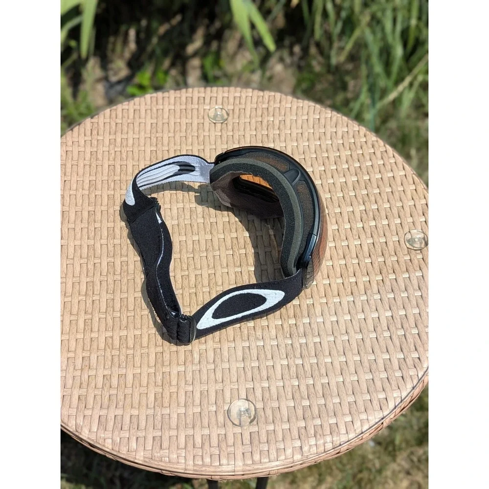 Oakley PRIZM Snow Ski Goggles Black White Amber Lens Snowboard Winter